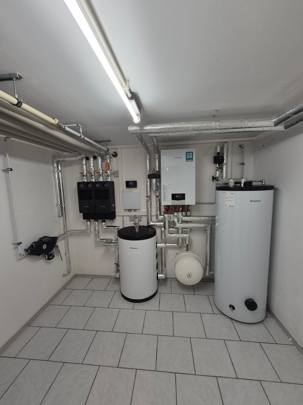 Technikraum Gesamtansicht Heizungsanlage