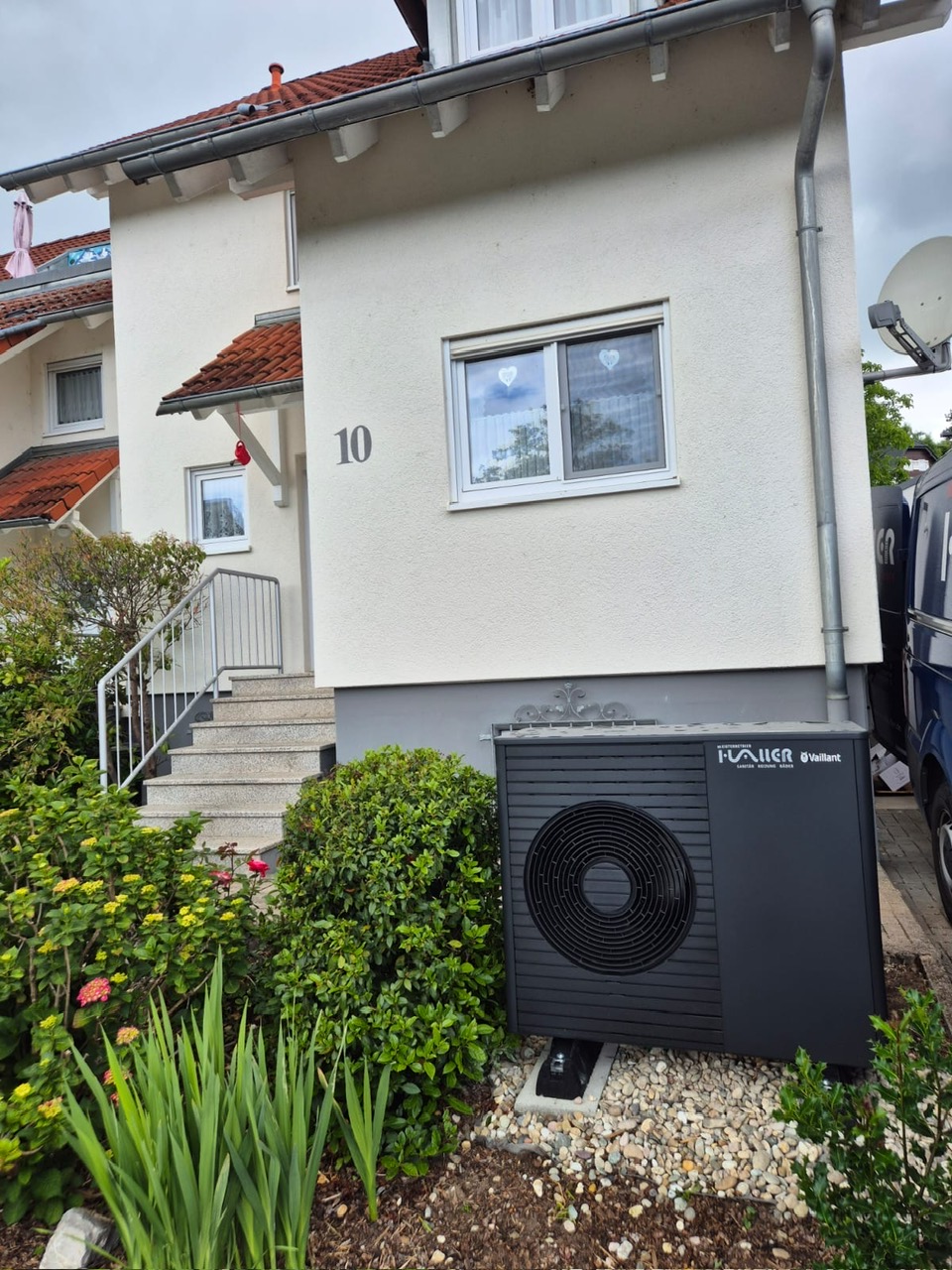 Außeneinheit Wärmepumpe am Gebäude